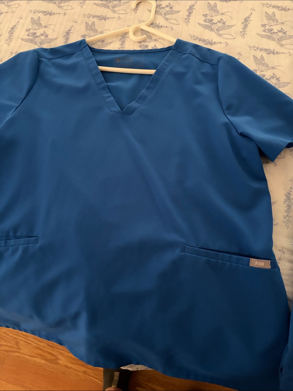 Figs Women's V-Neck Scrub set in Blue